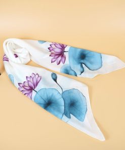 Khăn Lụa Vuông Vẽ Tay Cao Cấp Hoa Súng - SenSilk