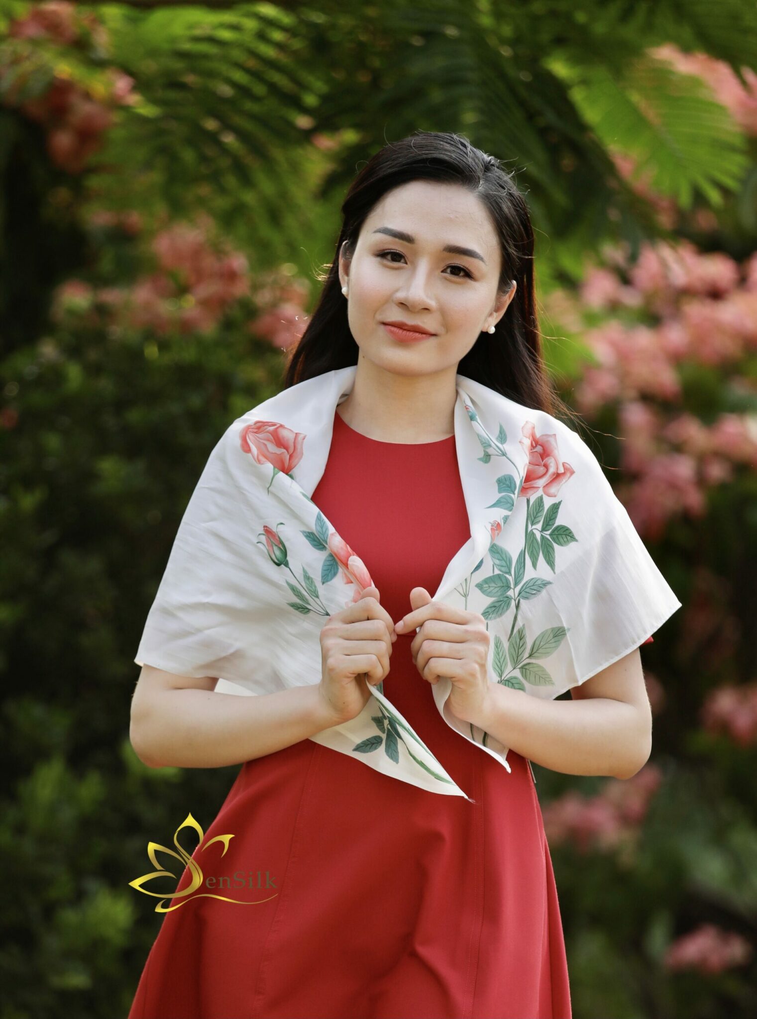 Khăn Lụa Cao Cấp Vẽ Tay Hoa Hồng SenSilk