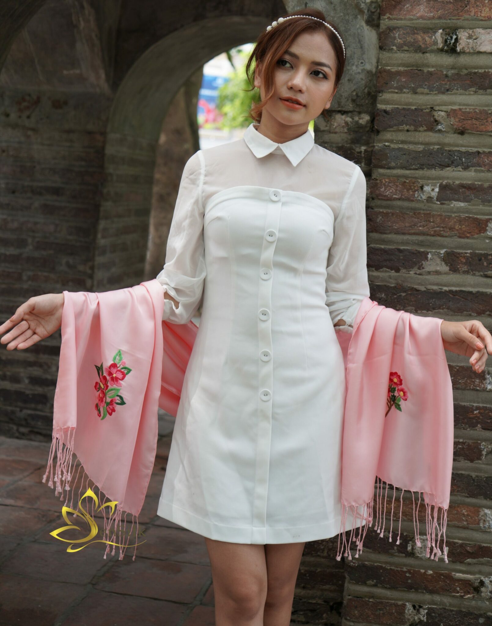 Khăn Lụa Tơ Tằm Thêu Hoa Đào SenSilk - Quà Cho Người Nước Ngoài