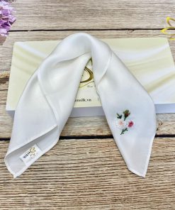 Quà Kỷ Niệm Ý Nghĩa - Khăn Tay Thêu Hoa Đào SenSilk