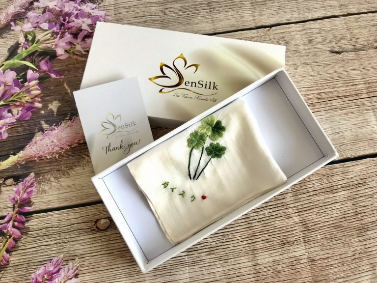 Ý nghĩa thực sự của khăn tay trong văn hoá tặng quà truyền thống các nước