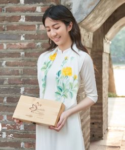 Khăn Lụa Tơ Tằm Vẽ Hoa Hồng (Vàng) SenSilk - Silk Hand Painted