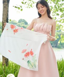 Khăn Lụa Vẽ Hoa Đồng Tiền – Quà Tặng Doanh Nghiệp
