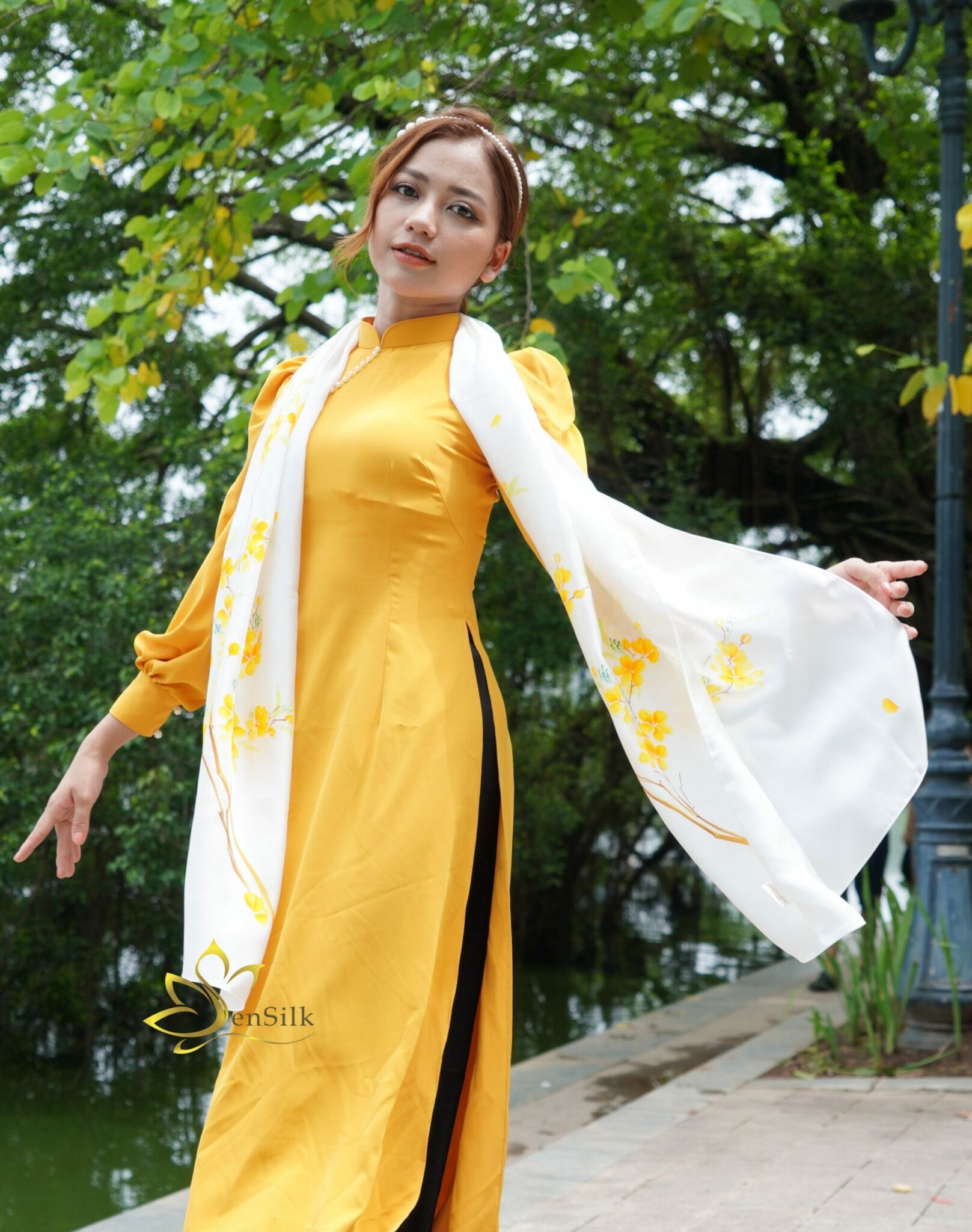 Khăn Lụa Tơ Tằm Vẽ Tay Hoa Mai SenSilk – Quà Tặng Tết