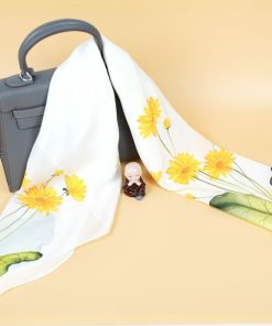 Khăn Lụa Vuông Vẽ Hoa Đồng Tiền Vàng SenSilk