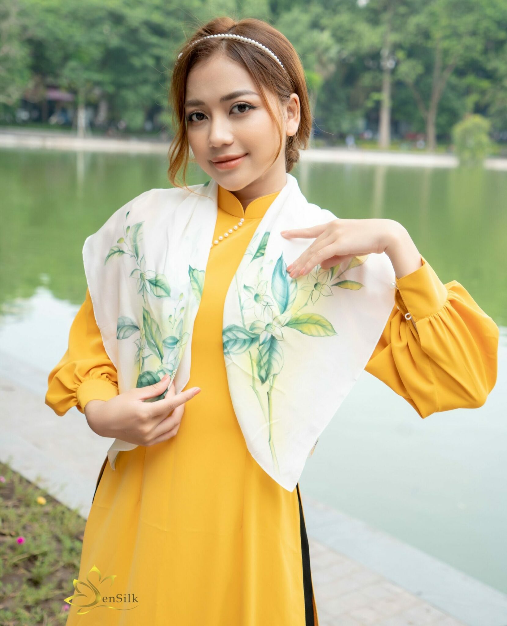 Khăn Lụa Đẹp Vẽ Hoa Bưởi SenSilk - Quà Lưu Niệm Ý Nghĩa