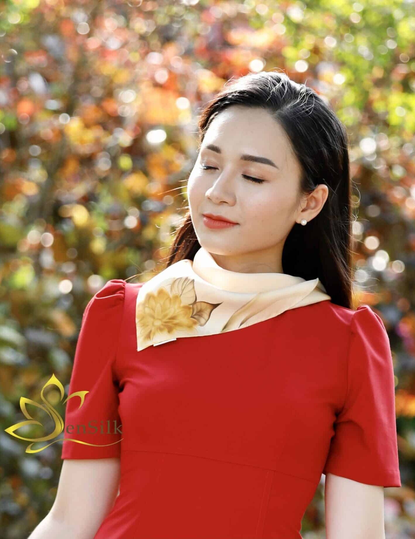 Khăn Lụa Vuông Tơ Tằm Vẽ Tay SenSilk – Hoa Dahlia Độc Bản