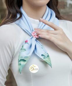 Thời Trang Lụa Vẽ Tay SenSilk - Hoa Hồng Square Silk Scarf