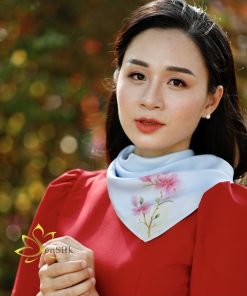 Quà Tặng Khách Nước Ngoài - Khăn Lụa Vuông Vẽ Hoa Đào