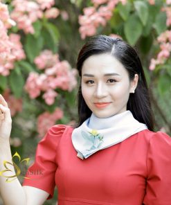 Khăn Lụa Cao Cấp Vẽ Tay Hoa Hồng SenSilk - Quà Tặng Khách VIP