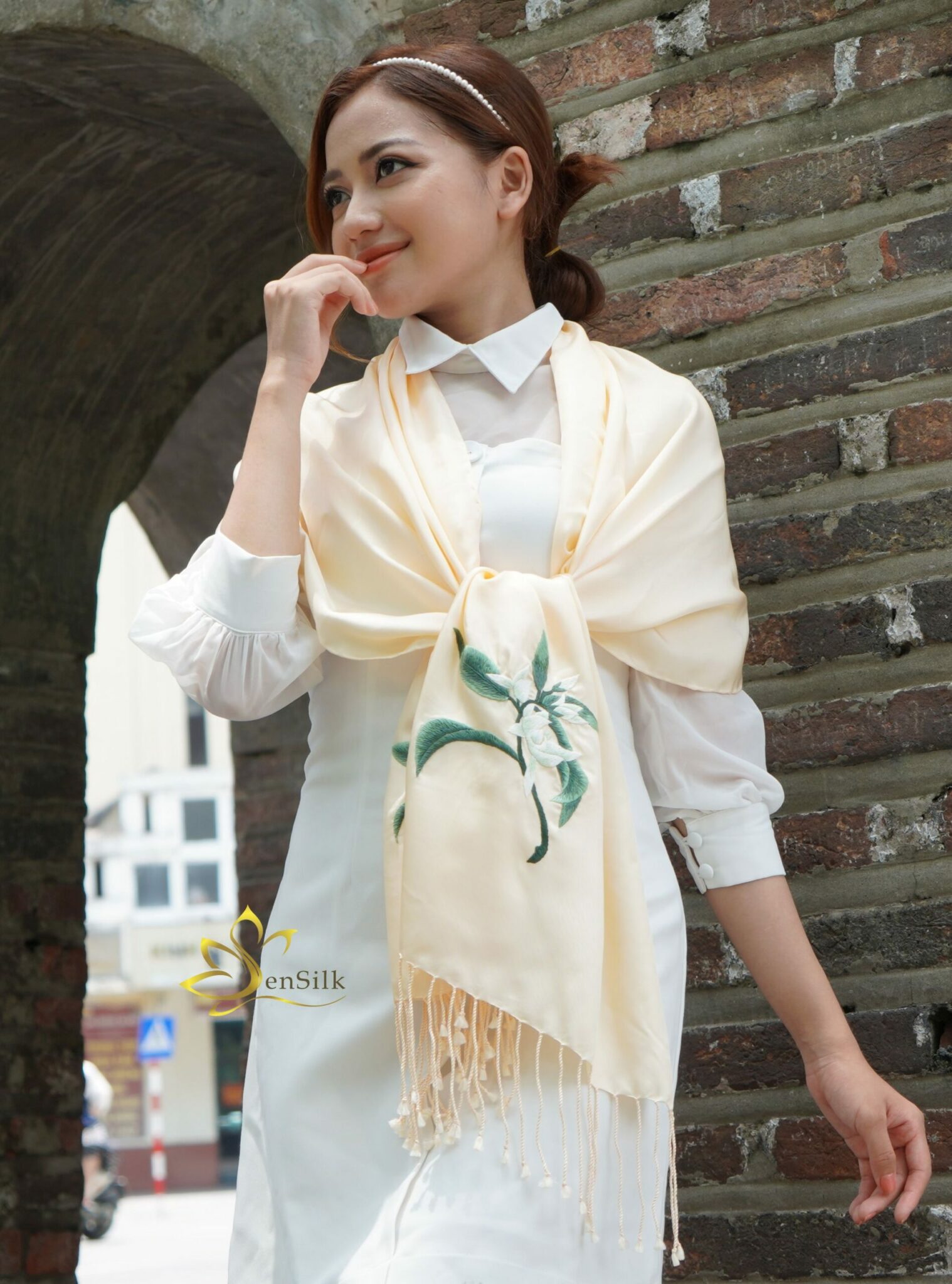 Khăn Lụa Thêu Tay Hoa Ngọc Lan SenSilk - Vietnam Silk Embroidery