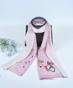 Khăn Quàng Cổ Lụa Thêu Tay - SenSilk - Cô Gái Bên Hoa Sen