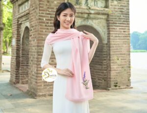 Khăn lụa thêu tay