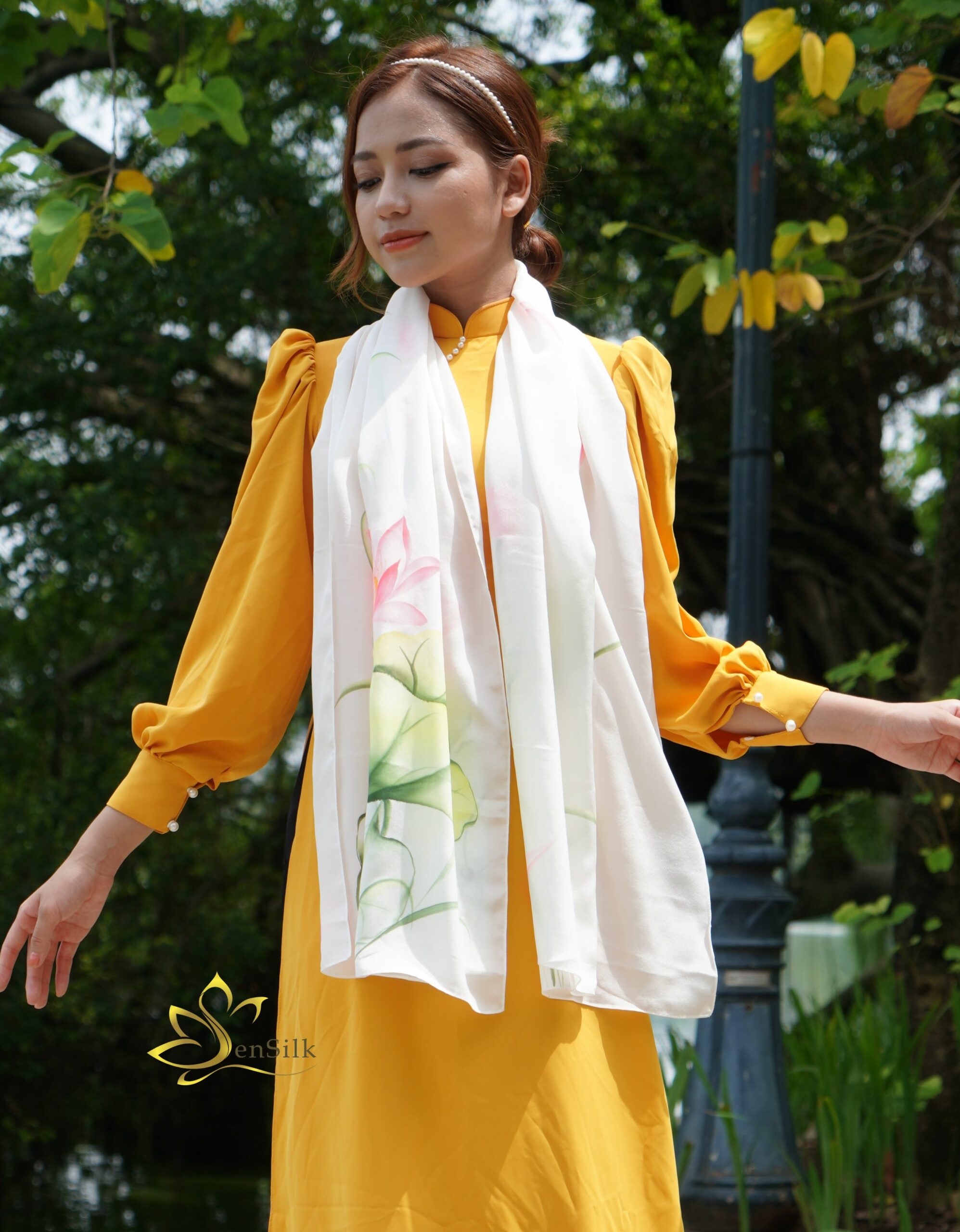 100% Silk Scarves Hand Painted -  Khăn Thời Trang Cao Cấp Vẽ Sen Việt