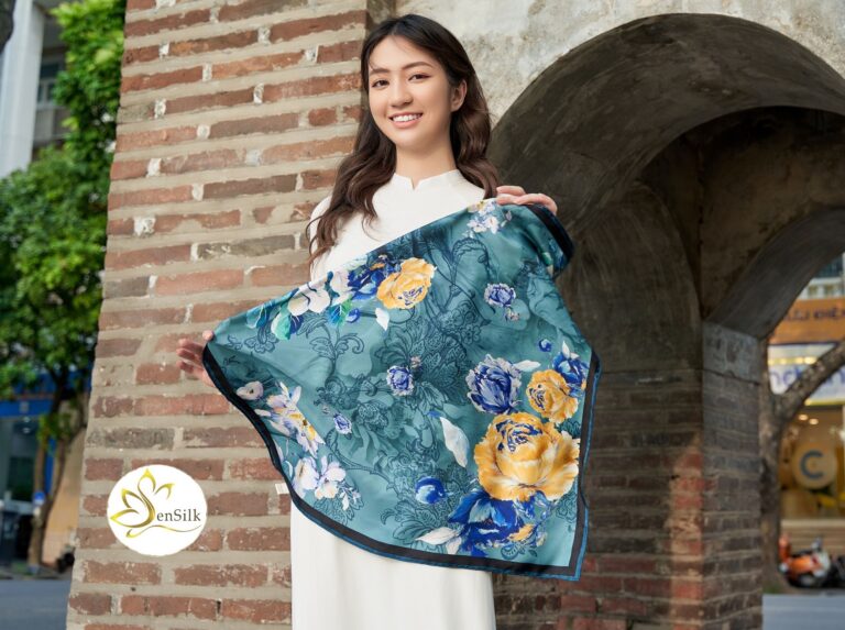 Khăn Lụa Vuông In Kỹ Thuật Số SenSilk – Sự Giao Thoa Của Truyền Thống và Hiện Đại