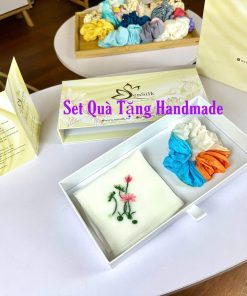 Set Quà Tặng Handmade Độc Đáo: Khăn Tay Lụa Thêu và Cột Tóc Lụa SenSilk