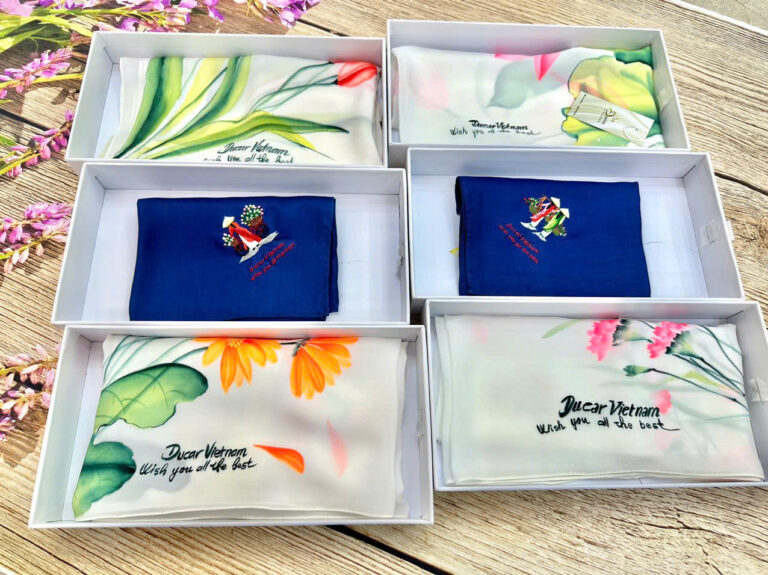 Vì sao chọn khăn lụa tơ tằm làm quà tặng Valentine?