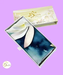 Khăn lụa tơ tằm Sen Sương Mai làm quà tặng cao cấp mang giá trị văn hóa Việt