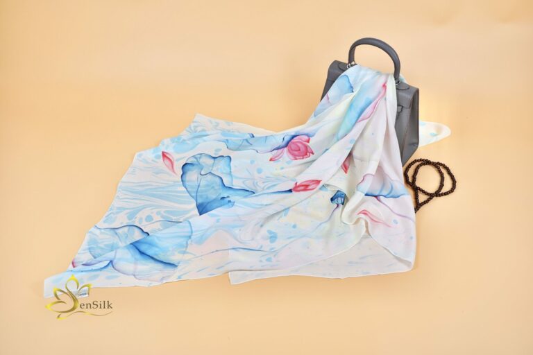 ✨ Khăn Lụa Thủy Ấn – Khi nghệ thuật thay lời tri ân 🌸