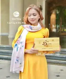 Khăn lụa tơ tằm SenSilk vẽ tay thủ công – quà tặng cao cấp Việt Nam