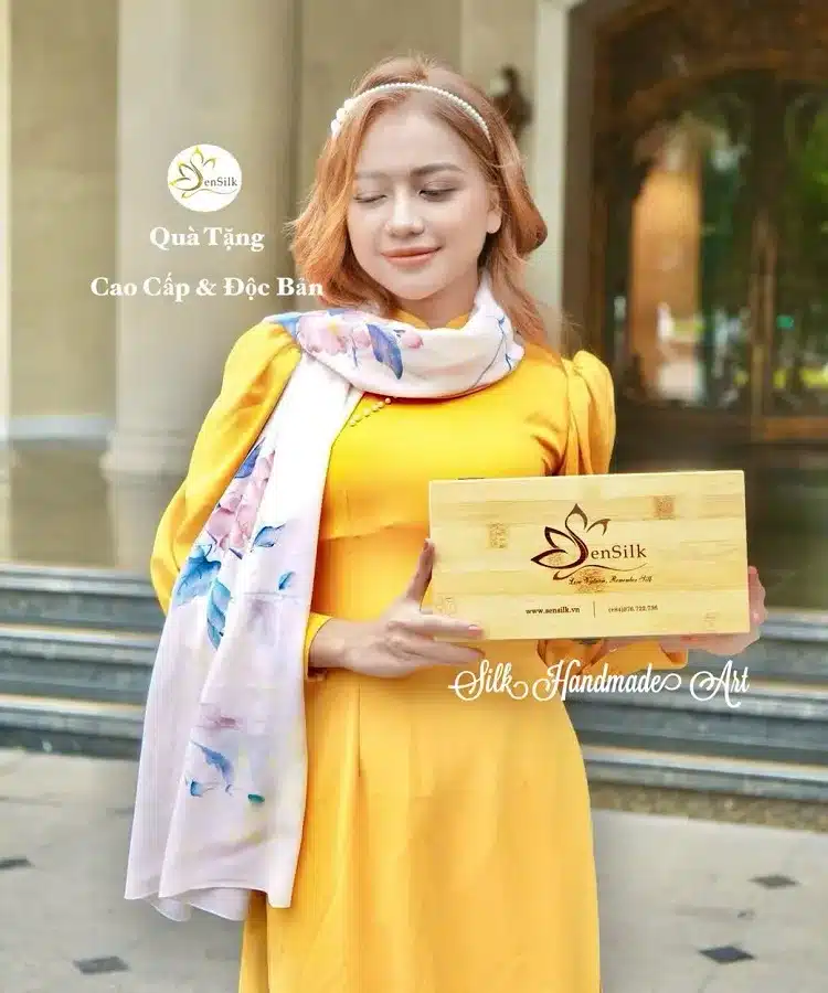 Khăn lụa tơ tằm SenSilk vẽ tay thủ công – quà tặng cao cấp Việt Nam
