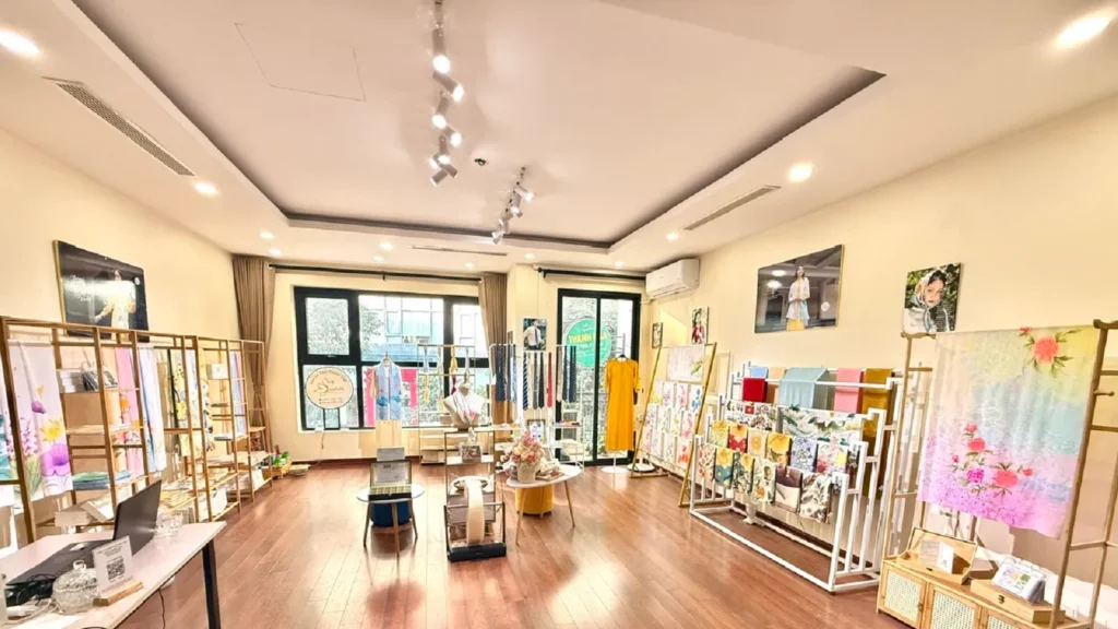 Không gian trải nghiệm khăn lụa tơ tằm thủ công cao cấp SenSilk – quà tặng thủ công Việt