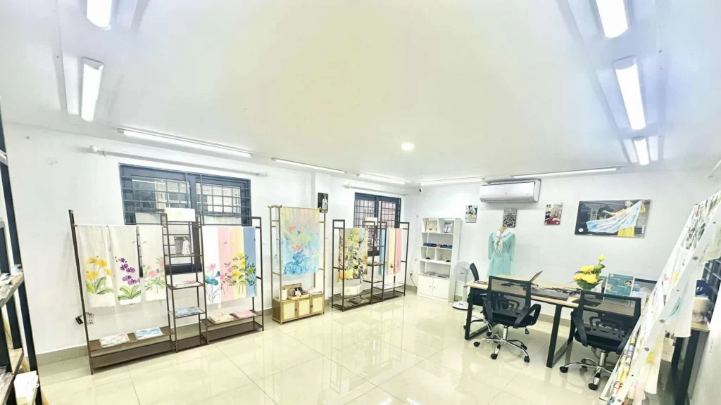 Không gian trải nghiệm khăn lụa tơ tằm thủ công cao cấp SenSilk tại TP. Hồ Chí Minh – quà tặng thủ công Việt