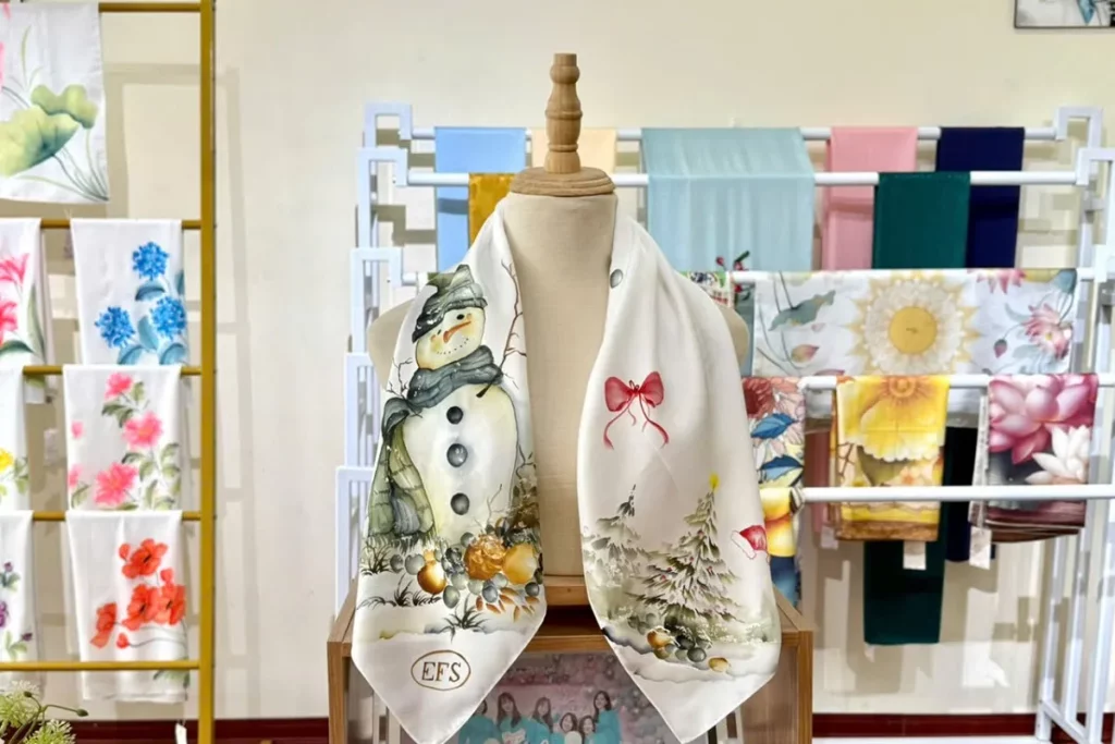 Khăn lụa mang giá trị thẩm mỹ và cảm xúc khi được trao tặng