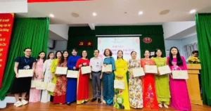 Khăn lụa SenSilk được trao tặng như một món quà mang ý nghĩa tinh tế