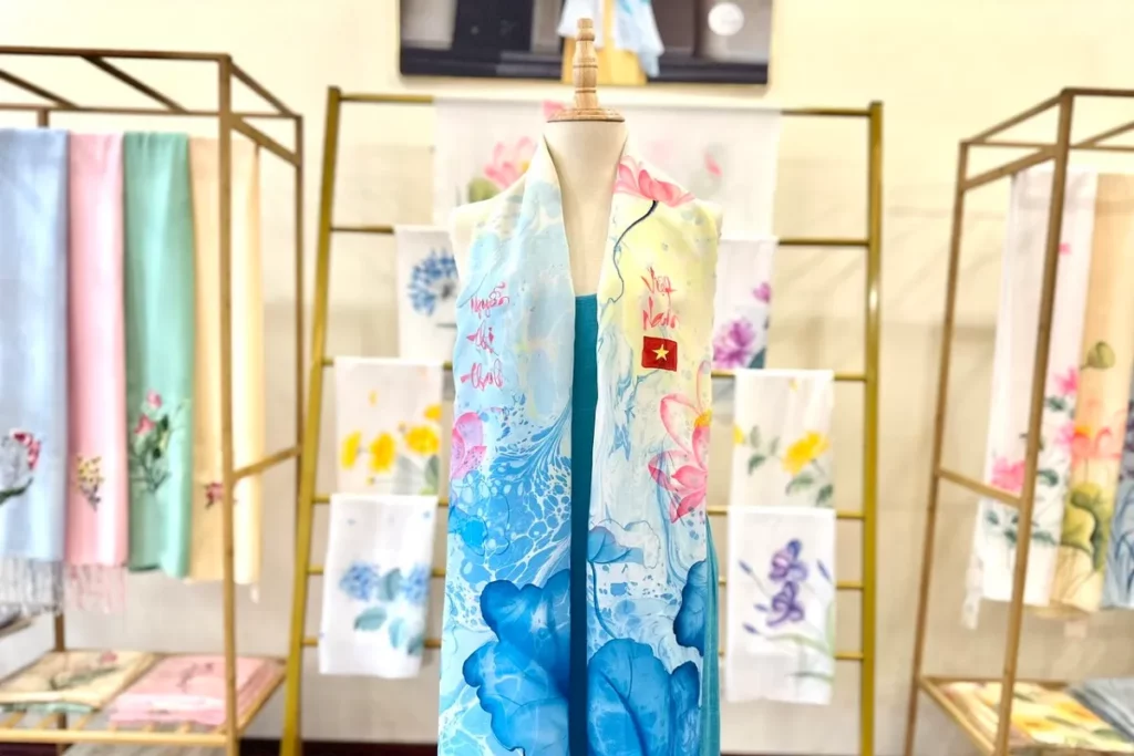 Khăn lụa được lựa chọn làm quà tặng trong những dịp mang tính trang trọng