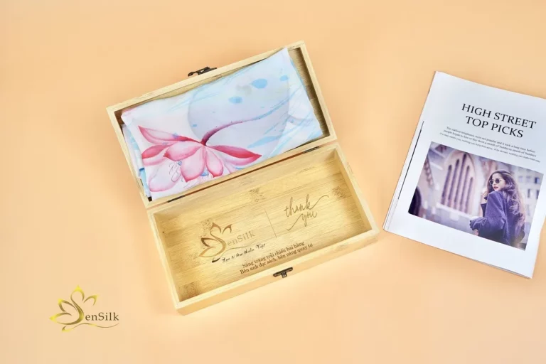 Gợi ý chọn quà tinh tế cùng khăn lụa SenSilk