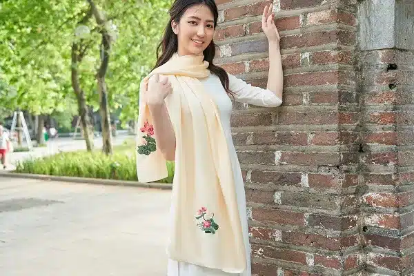 Khăn lụa thêu tay thủ công cao cấp SenSilk – quà tặng sang trọng