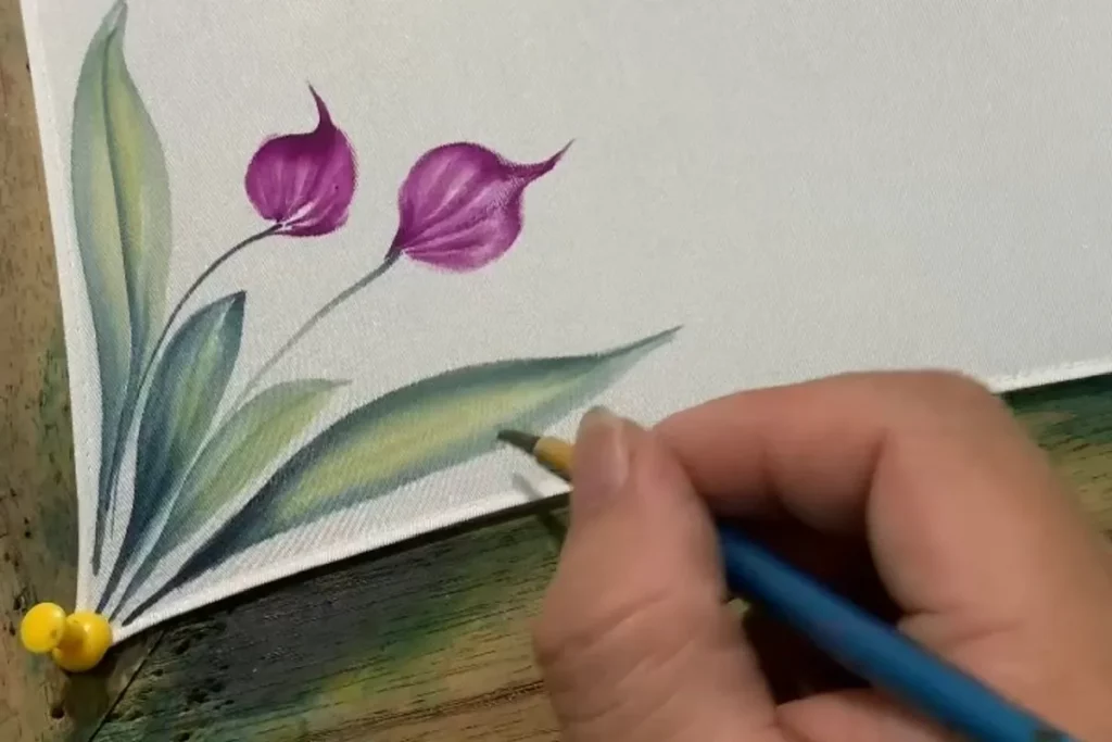 Nghệ nhân SenSilk vẽ tay trên lụa tơ tằm