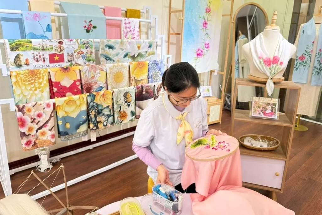 Không gian làm việc của nghệ nhân SenSilk