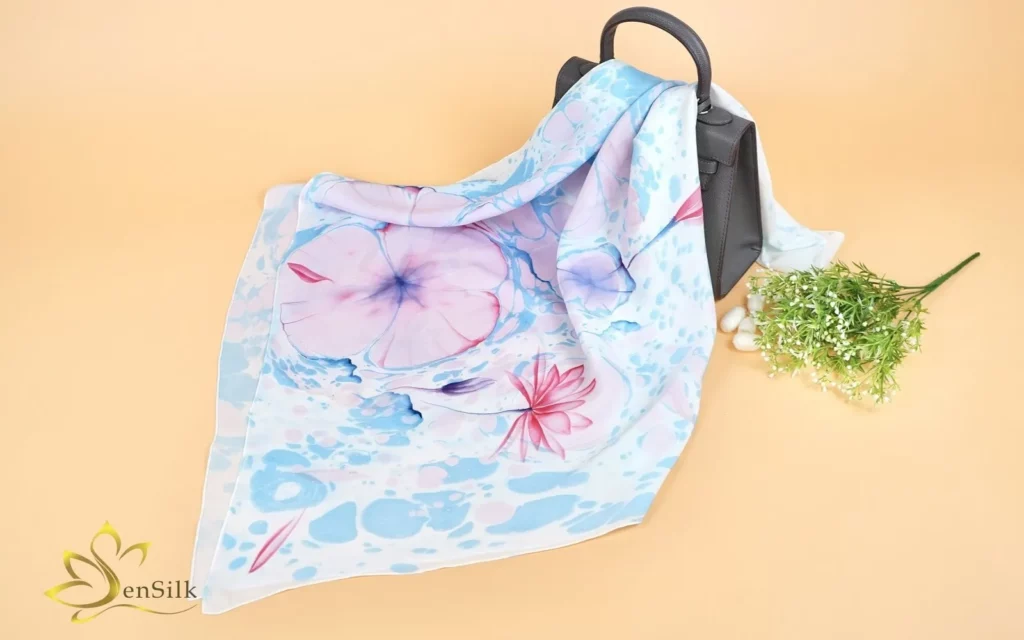 Khăn lụa nhuộm thủy ấn SenSilk độc bản trên nền lụa tơ tằm