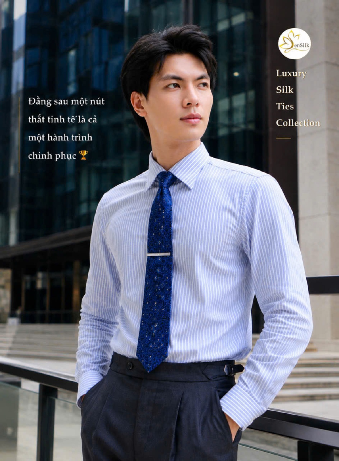 Quý ông mặc sơ mi trắng phối cà vạt lụa cao cấp xanh navy SenSilk phong cách luxury gentleman style hiện đại