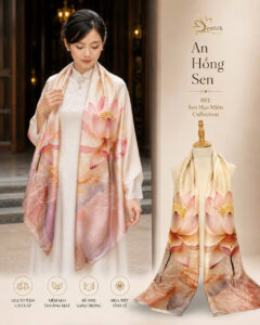 Người mẫu choàng khăn lụa tơ tằm in 3D An Hồng Sen SenSilk với họa tiết hoa sen hồng thanh lịch và mềm mại