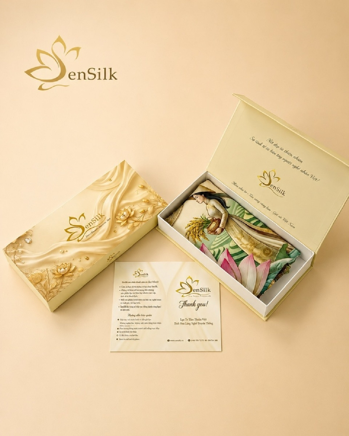 Hộp quà cao cấp của Khăn Lụa Vuông In 3D Giáng Hương Sen SenSilk, phù hợp làm quà tặng doanh nghiệp và đối tác