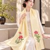 khăn lụa Việt Nam thêu tay hoa sen - quà tặng cao cấp cho doanh nghiệp